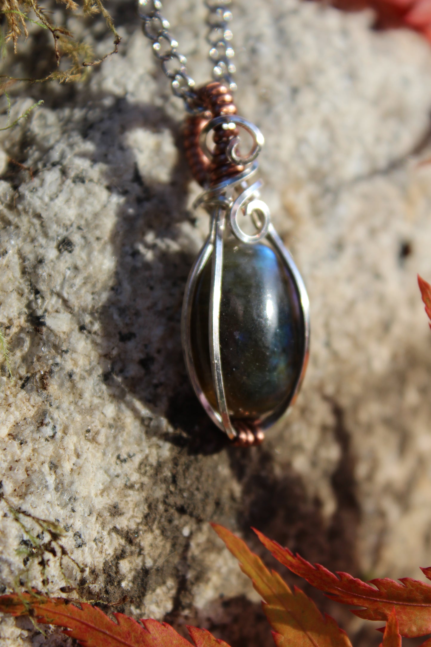 Little Oval Labradorite Pendant