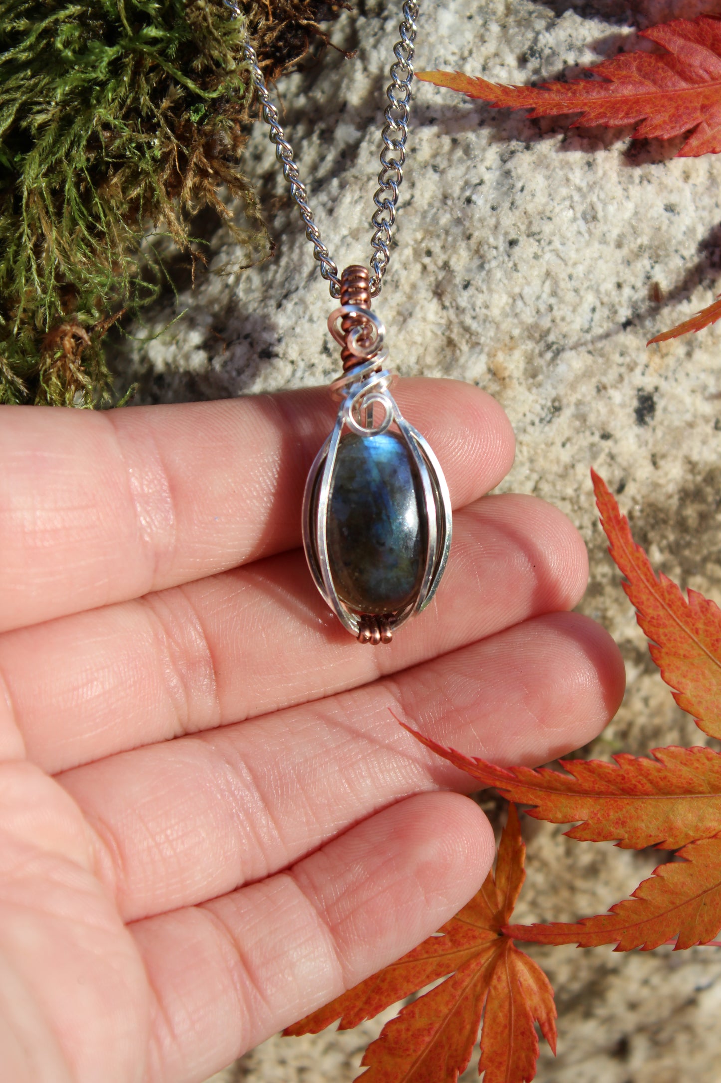 Little Oval Labradorite Pendant