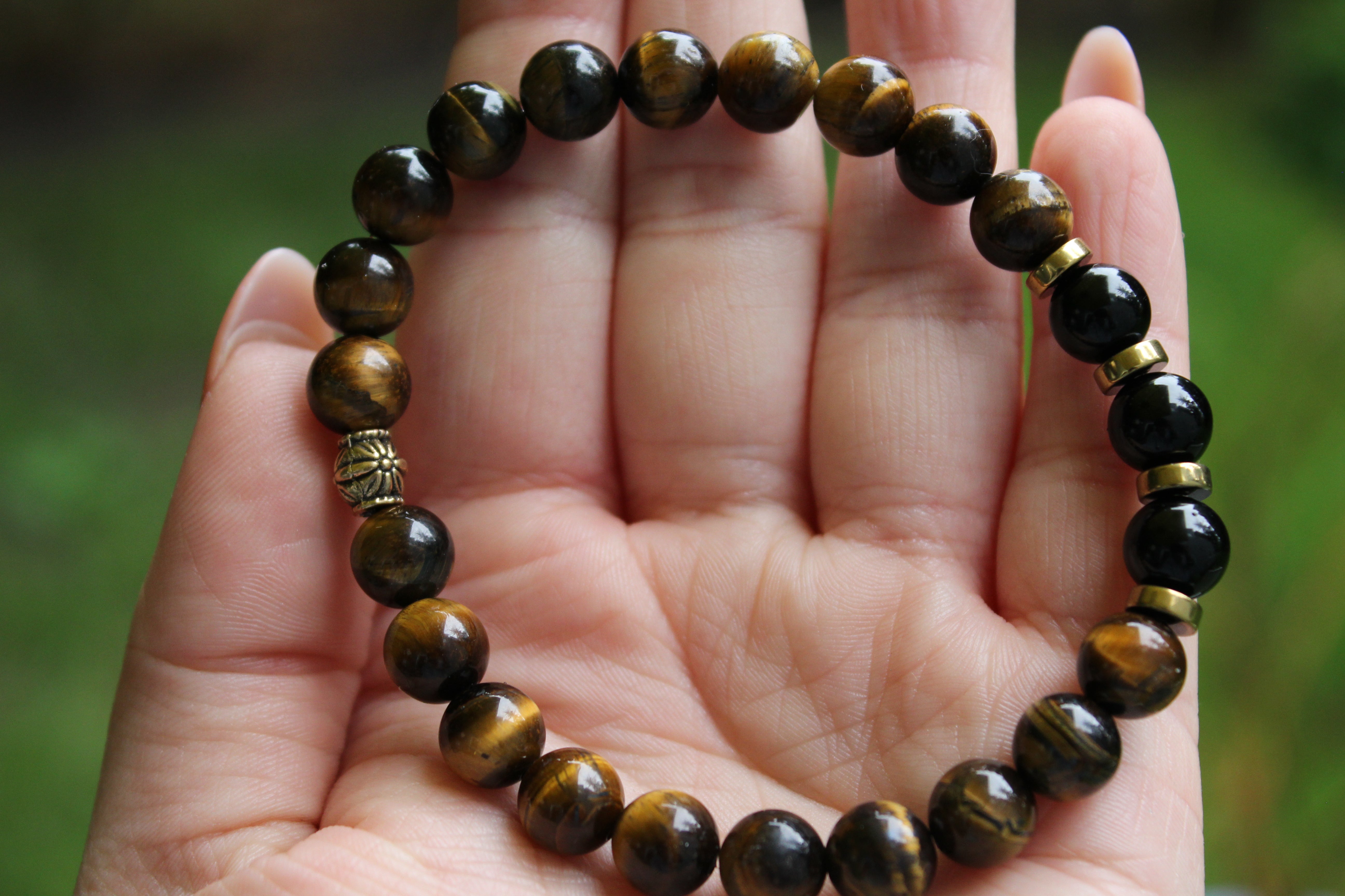 Onyx online shiny & Matt stripped Beaded Bracelet , With black Lioness Charm and shiny black beads